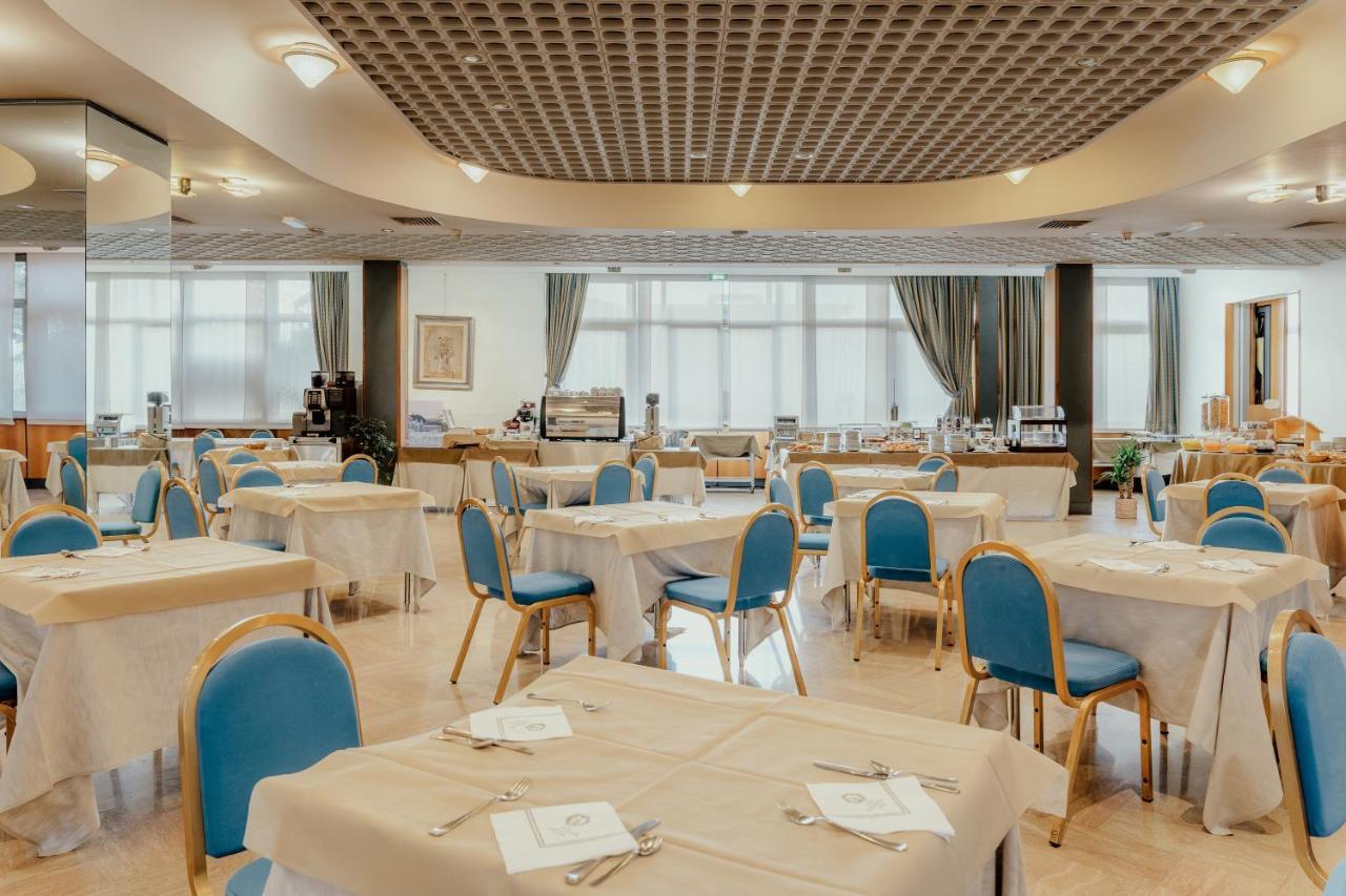 Hotel Minerva Arezzo Bagian luar foto