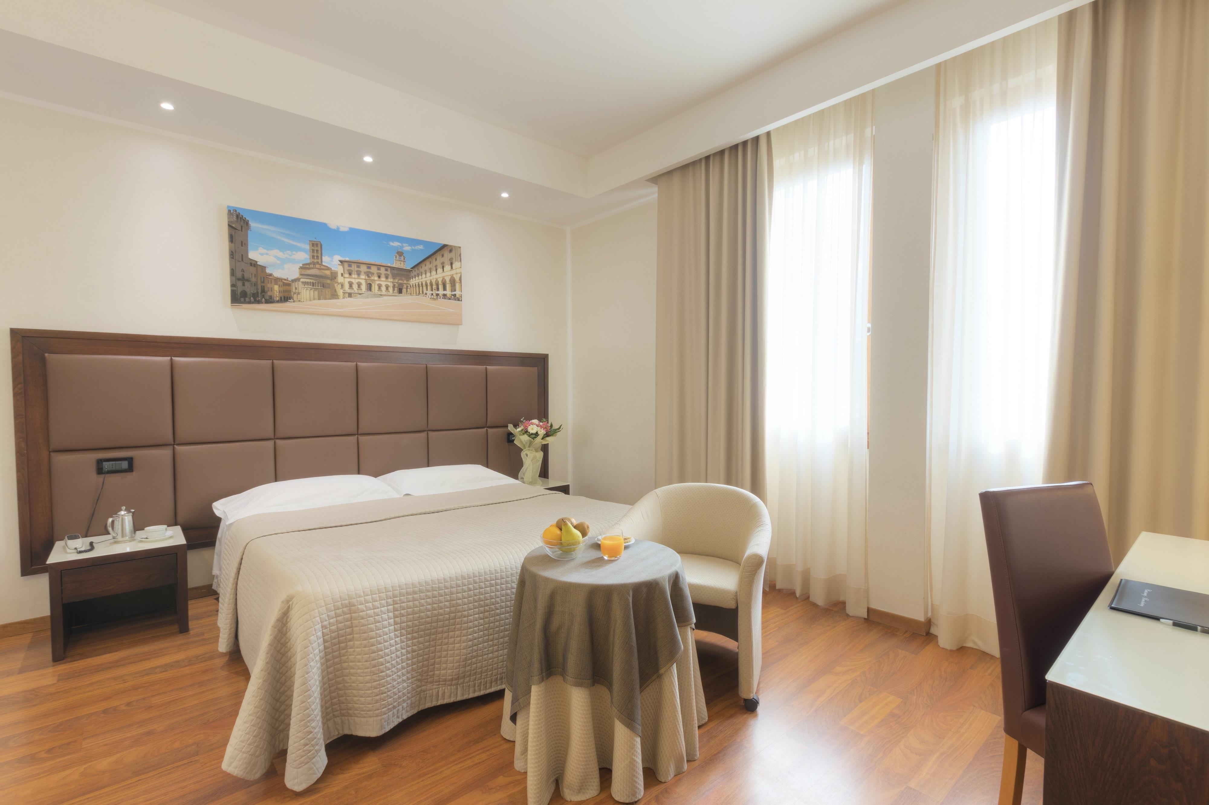 Hotel Minerva Arezzo Bagian luar foto