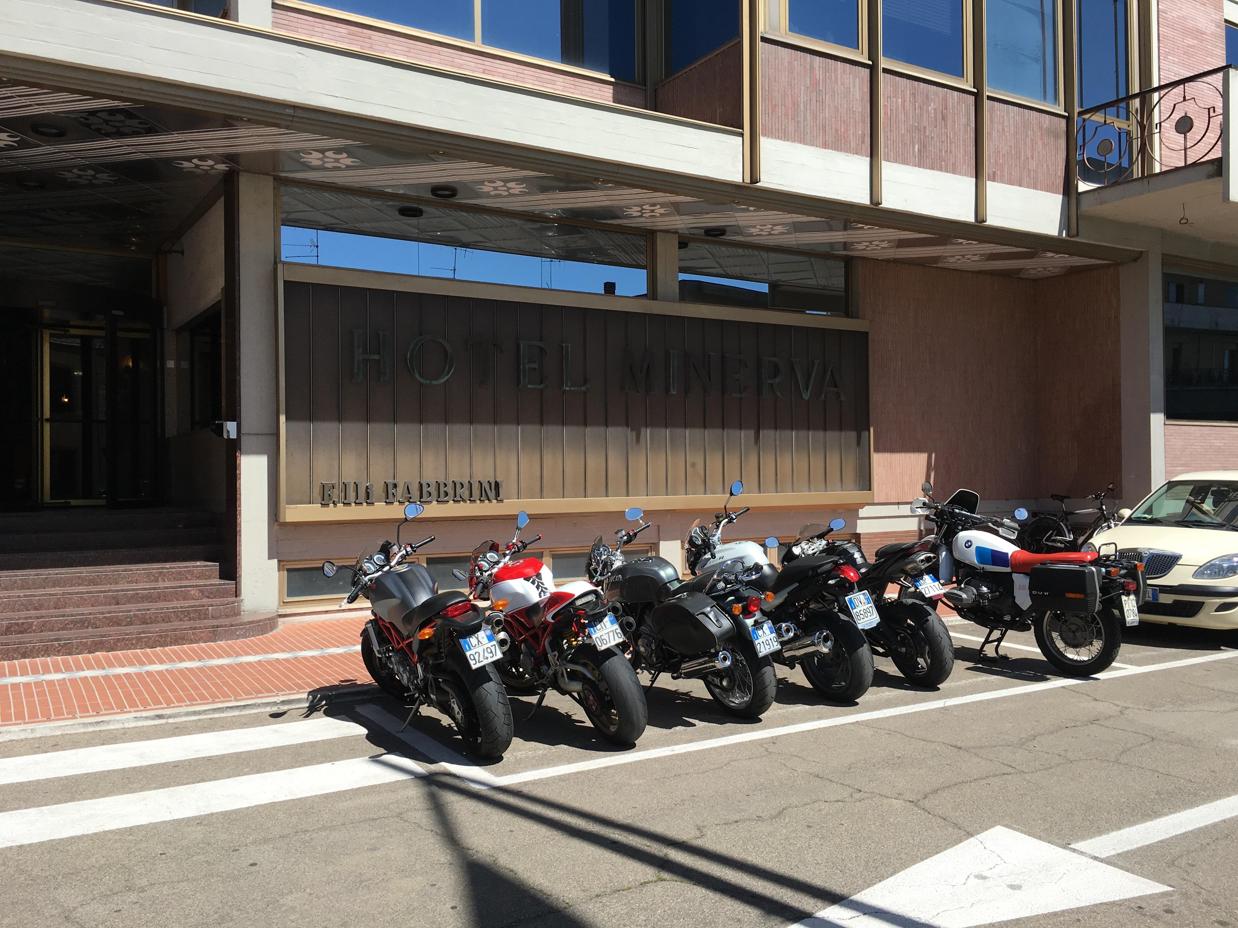 Hotel Minerva Arezzo Bagian luar foto