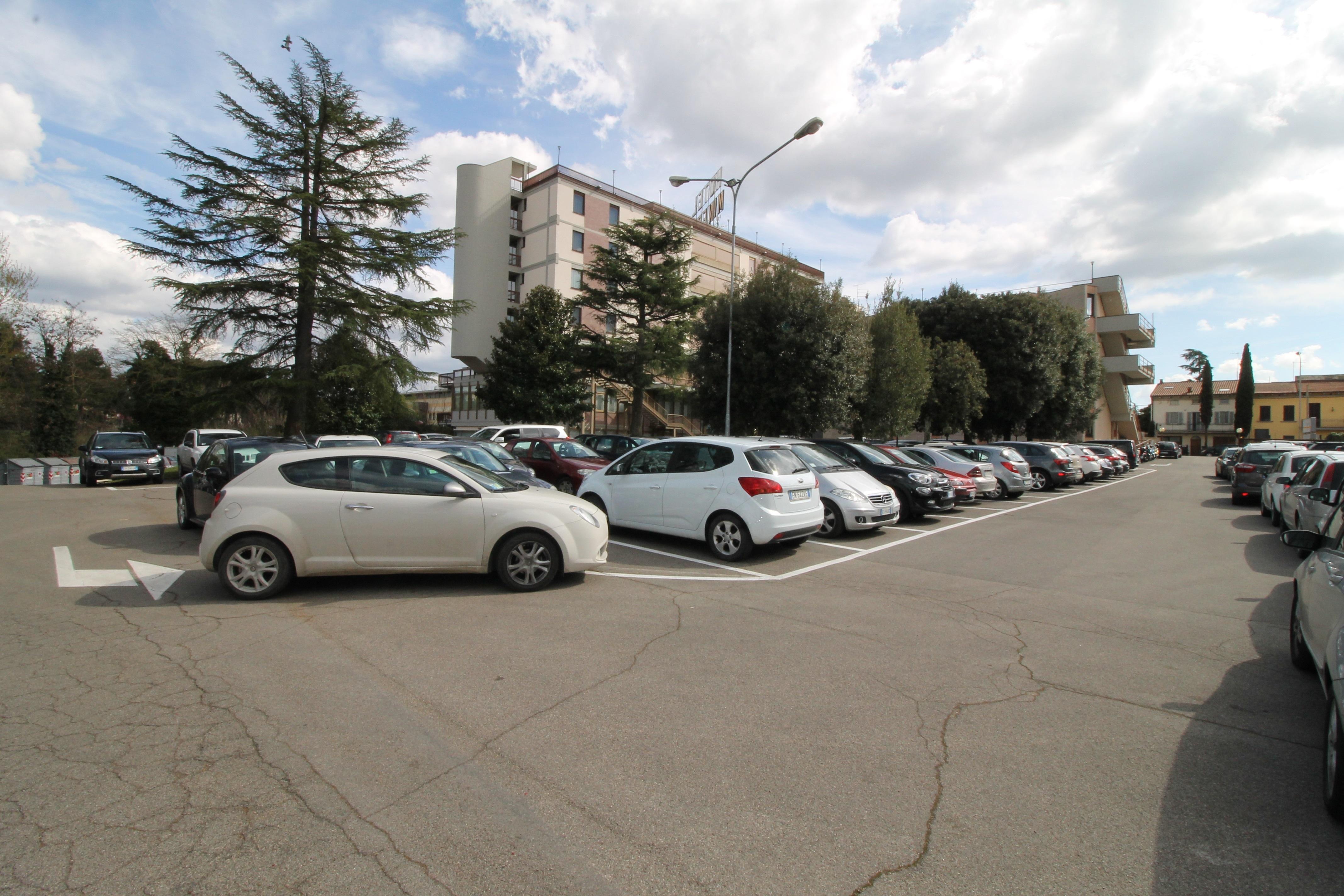 Hotel Minerva Arezzo Bagian luar foto