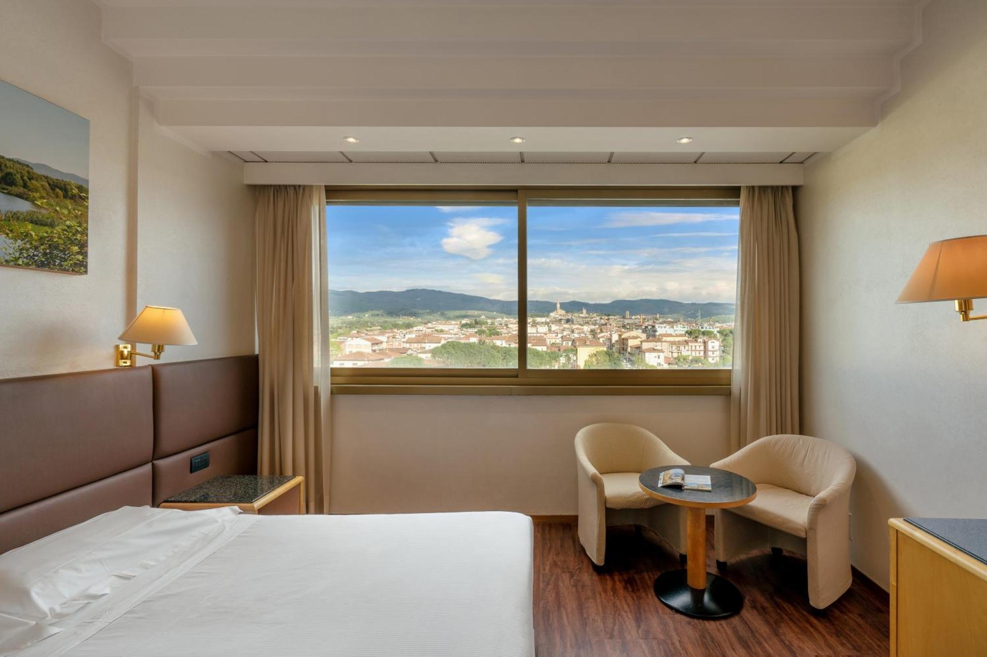 Hotel Minerva Arezzo Bagian luar foto