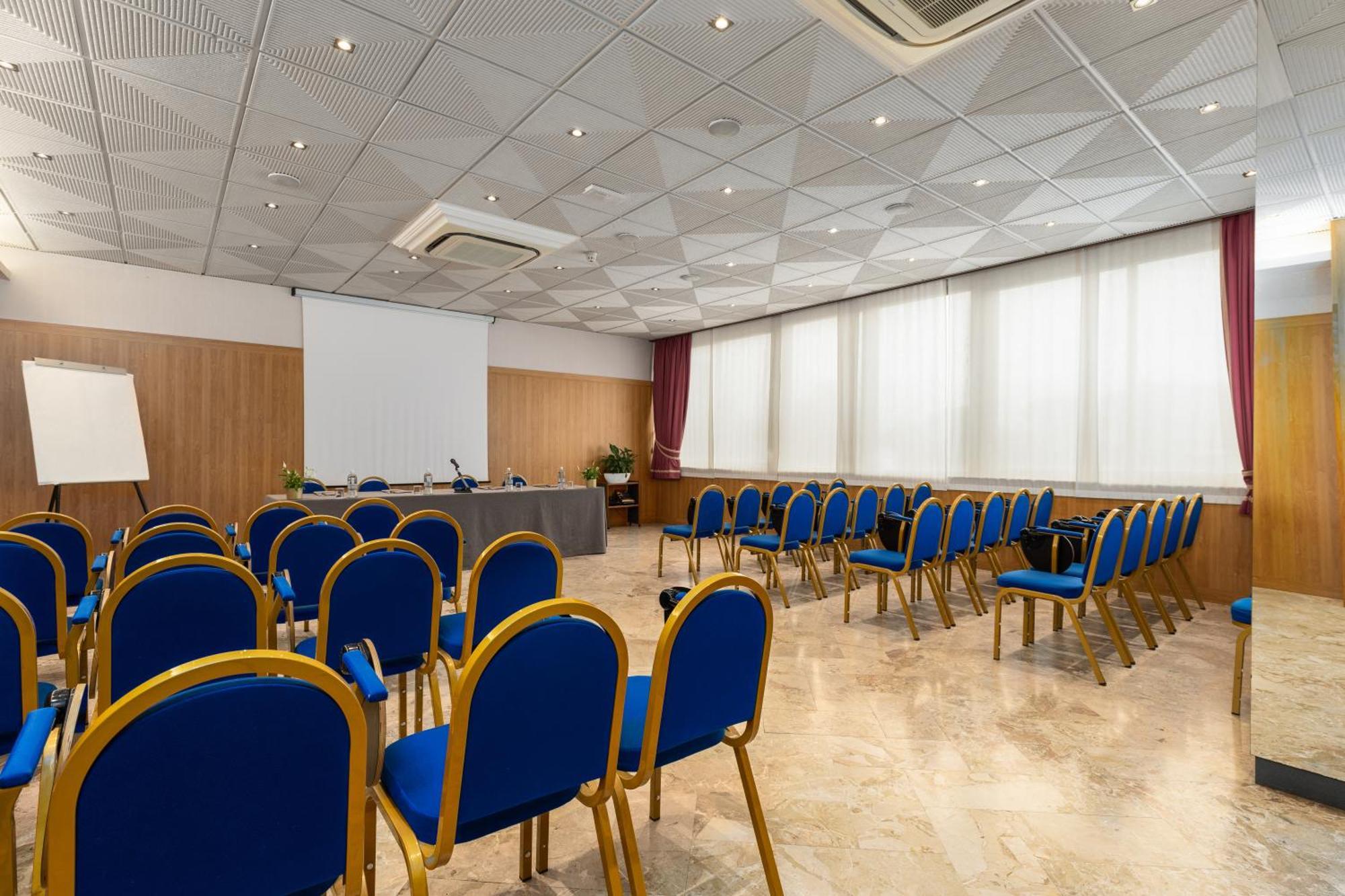 Hotel Minerva Arezzo Bagian luar foto