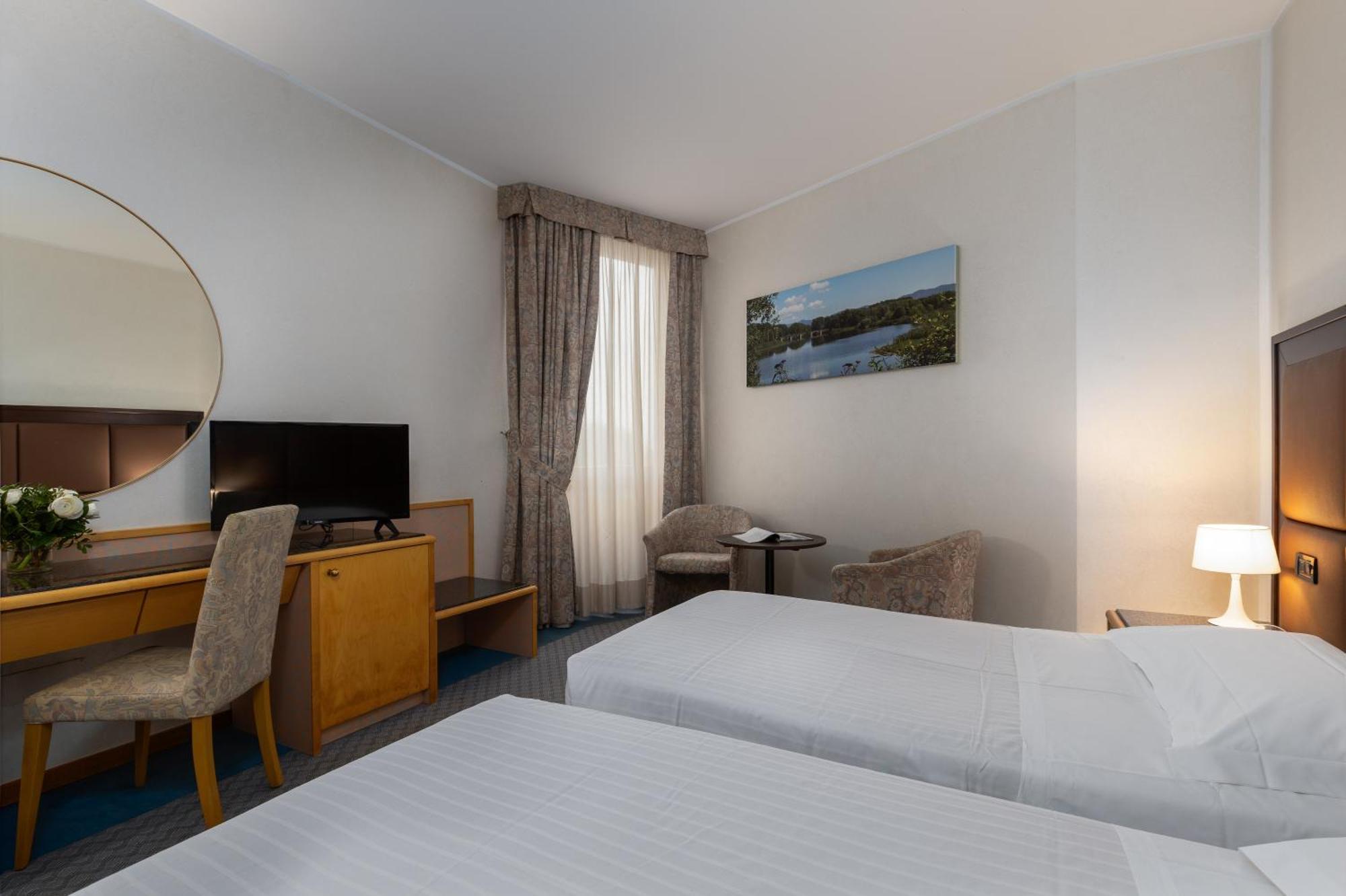 Hotel Minerva Arezzo Bagian luar foto
