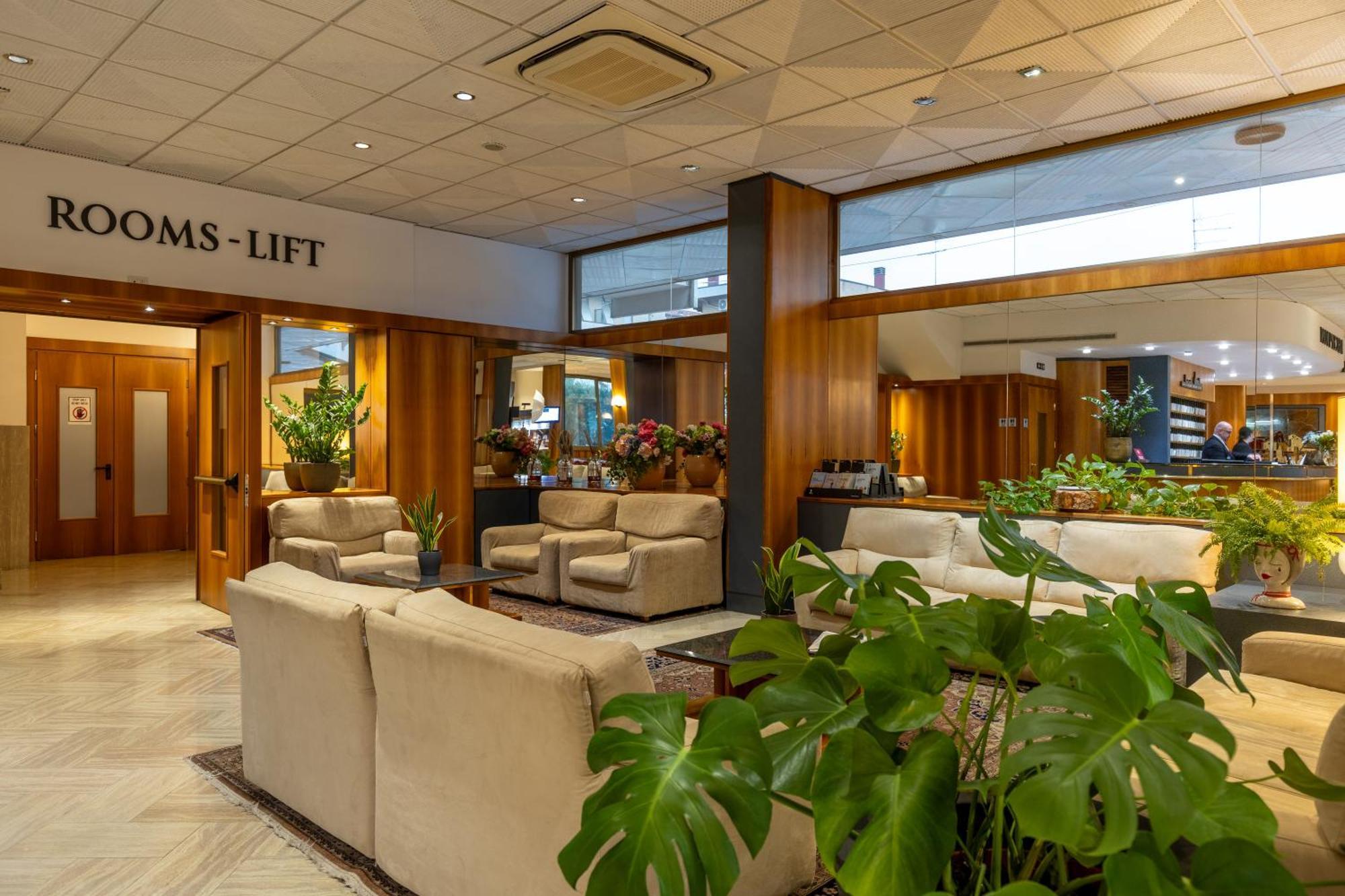 Hotel Minerva Arezzo Bagian luar foto