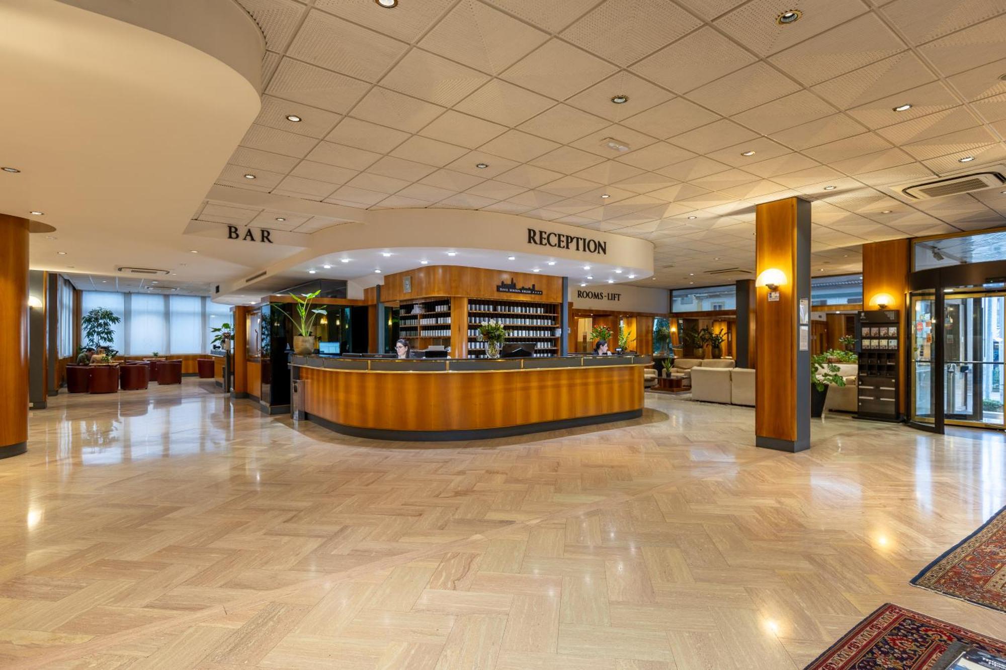 Hotel Minerva Arezzo Bagian luar foto