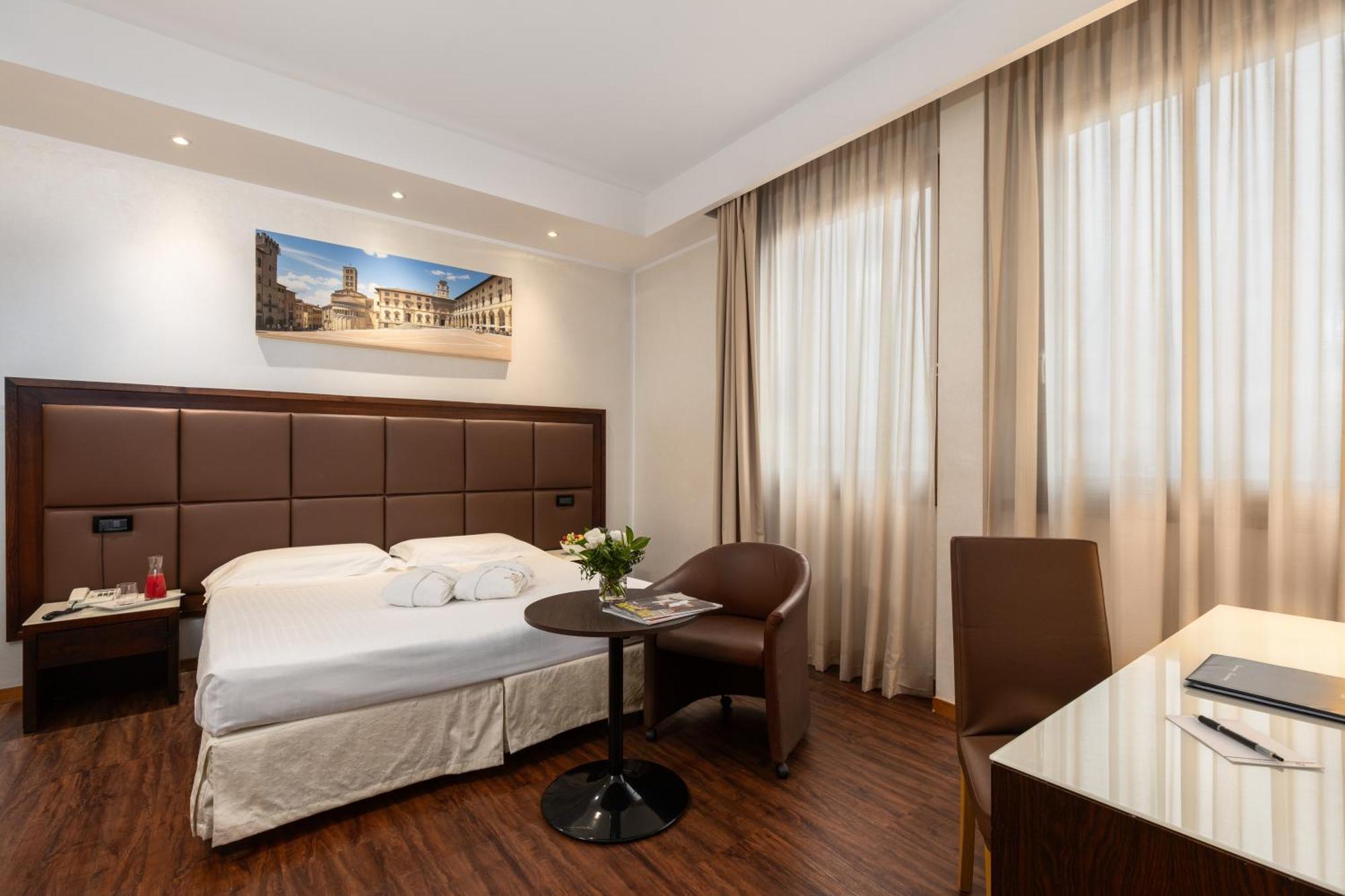 Hotel Minerva Arezzo Bagian luar foto