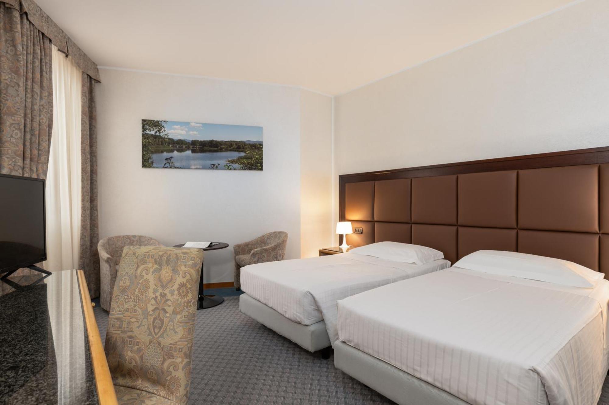 Hotel Minerva Arezzo Bagian luar foto